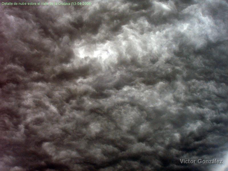 13042006-2.jpg - Detalle de nube sobre el Valle de la Orotava (13-04-2006)