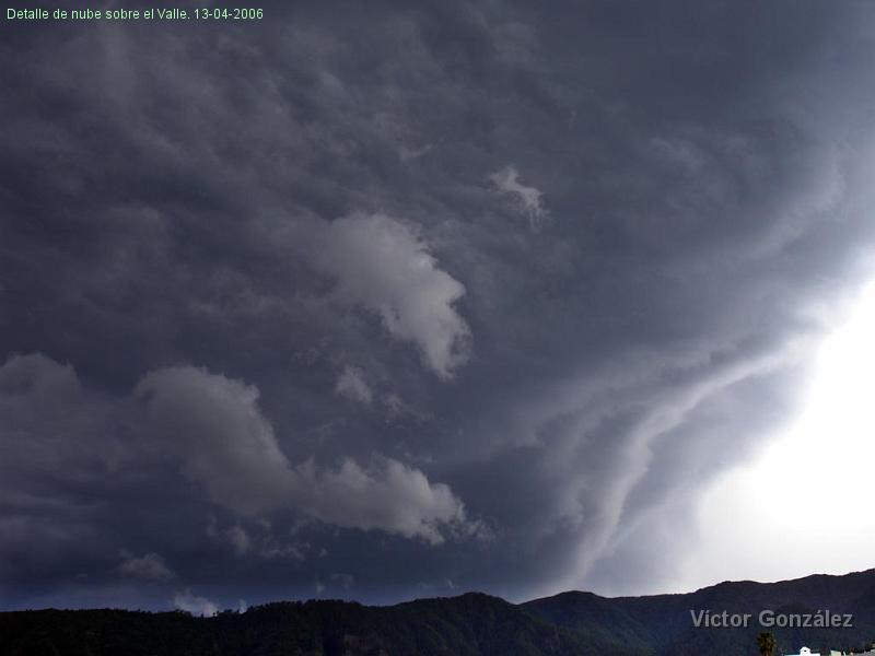 NubeLadera13042006.jpg - Detalle de nube sobre el Valle. 13-04-2006