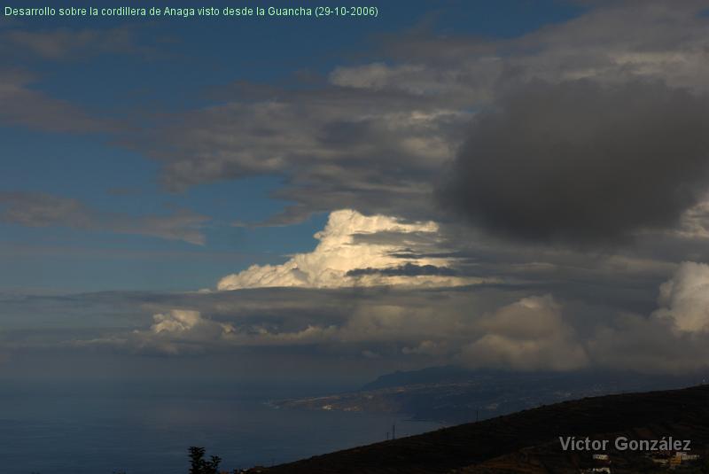 _DSC1898.jpg - Desarrollo sobre la cordillera de Anaga visto desde la Guancha (29-10-2006)
