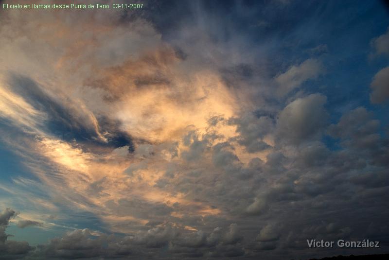 CieloEnLlamas03112007.jpg - El cielo en llamas desde Punta de Teno. 03-11-2007