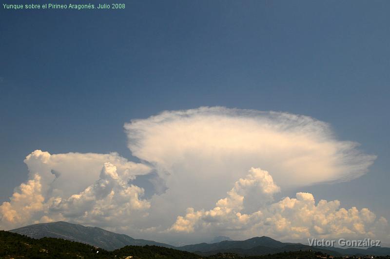 YunqueTempranoAragon2008.jpg - Yunque sobre el Pirineo Aragonés. Julio 2008