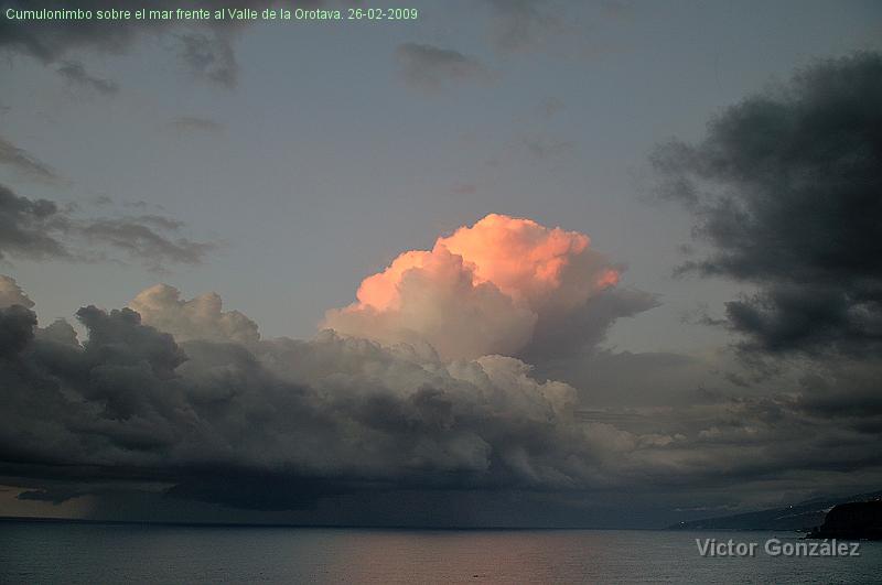 CBFrenteValle26022099.jpg - Cumulonimbo sobre el mar frente al Valle de la Orotava. 26-02-2009