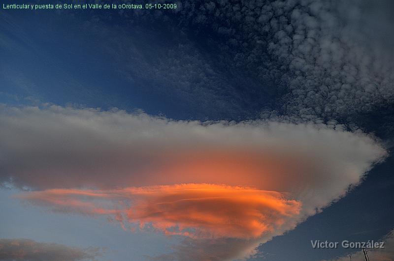 Lenticular05102009.jpg - Lenticular y puesta de Sol en el Valle de la oOrotava. 05-10-2009