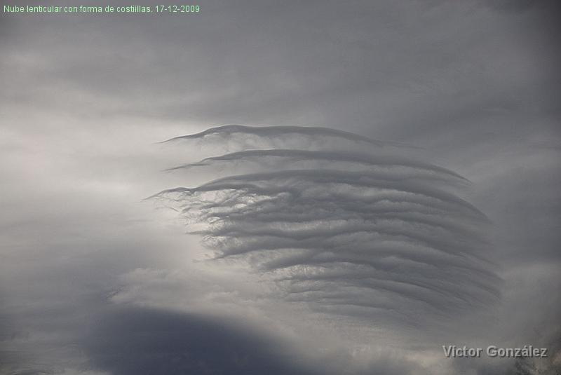 NubeLenticular17122009.jpg - Nube lenticular con forma de costiillas. 17-12-2009