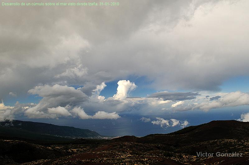 CumuloDedeCumbre31012010.jpg - Desarrollo de un cúmulo sobre el mar visto desde Izaña. 31-01-2010