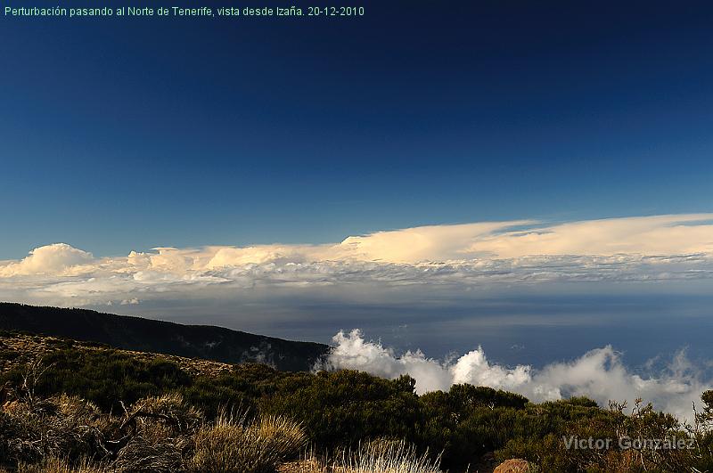 PerturbaciónDesdeIzana19122010.jpg - Perturbación pasando al Norte de Tenerife, vista desde Izaña. 20-12-2010